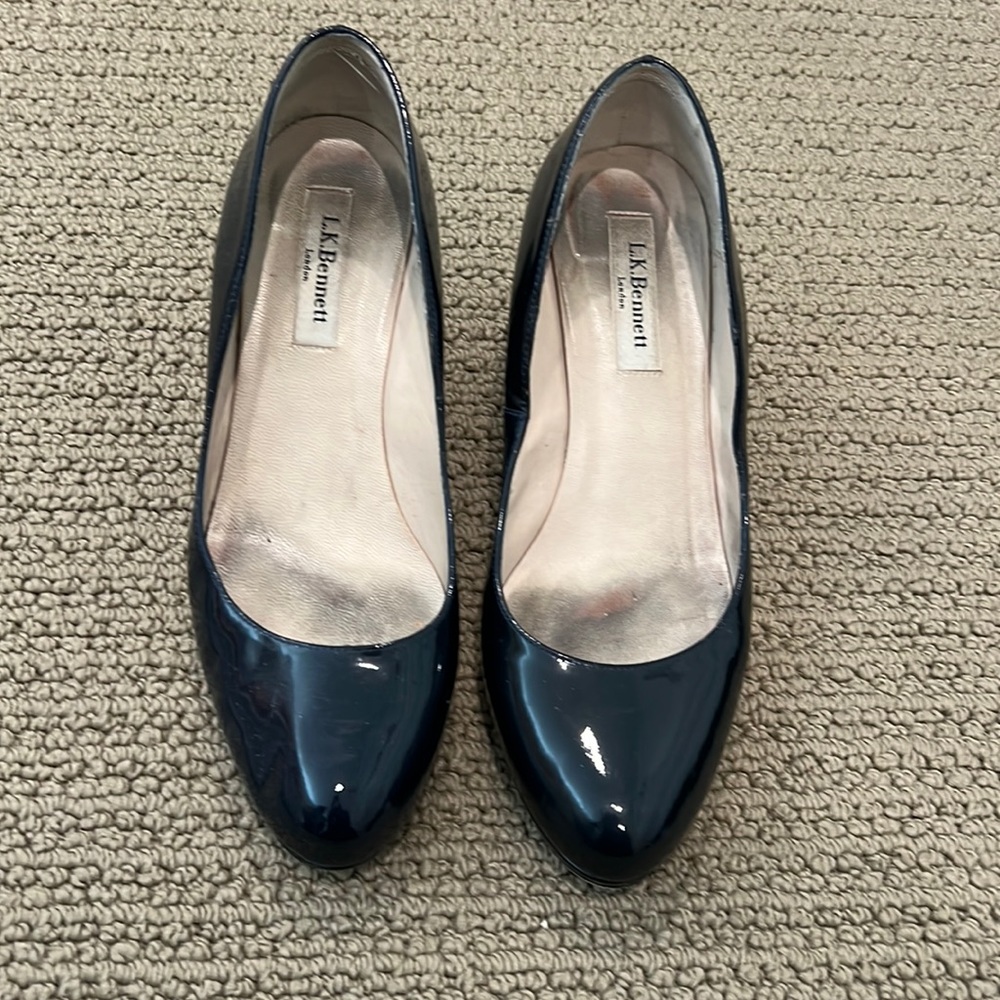 LK Bennett navy patent heels size 37 1/2 medium.